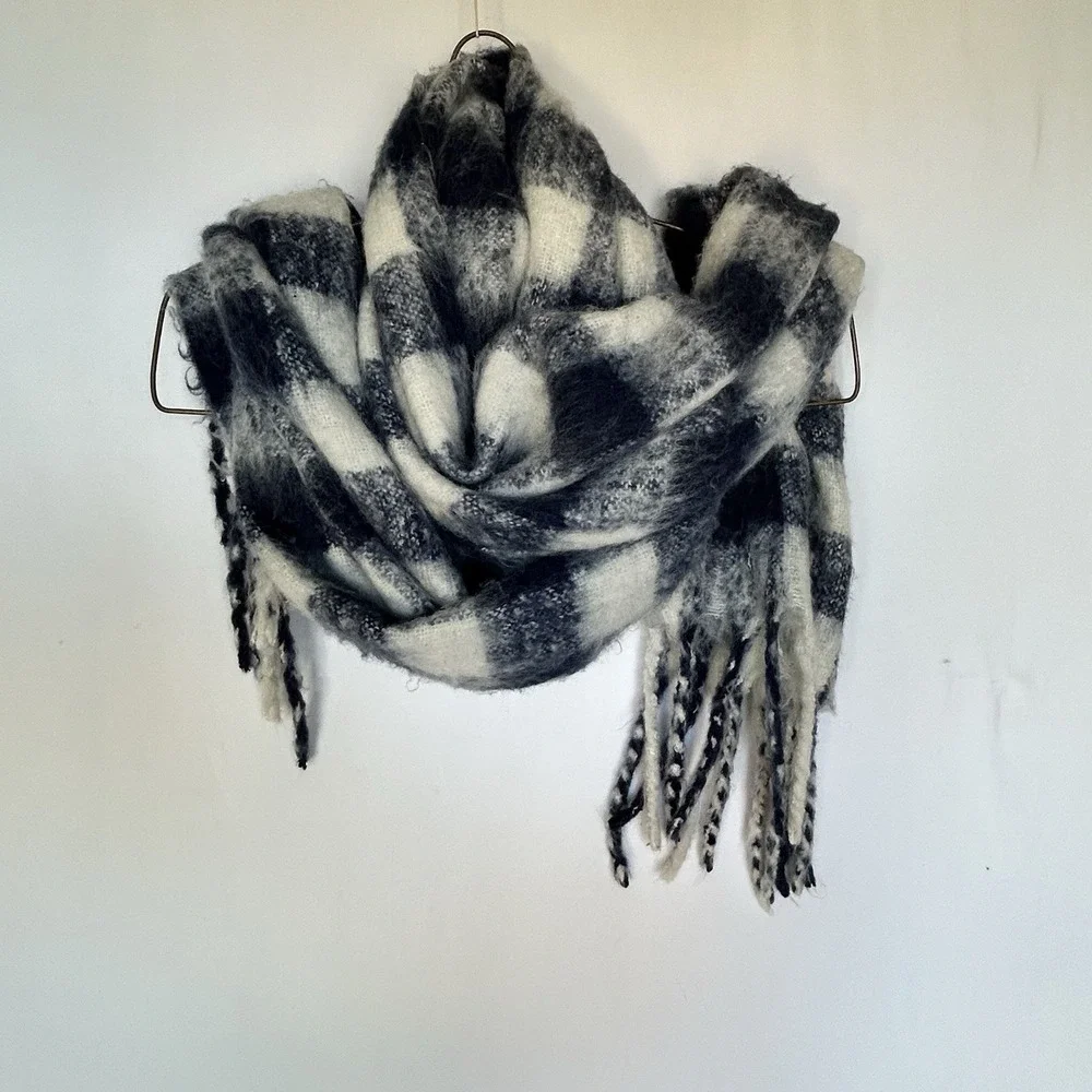 Aerie Women's Scarf Oversized Blanket Blue Cream Plaid Fringe One Size Soft